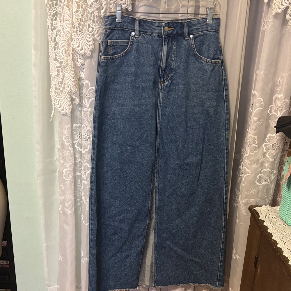 Anthropologie Pilcro Madi Front-Slit Denim Maxi Skirt Medium Wash Blue Sz 8